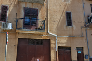 Casa indipendente 2 appartamenti+garage