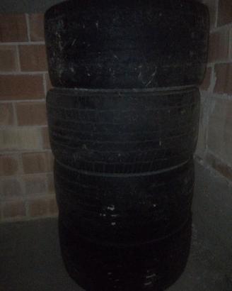 Goodyear 275/40/17 estive