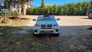 BMW X5 Elettrica Bambini Bianca Caricabatterie