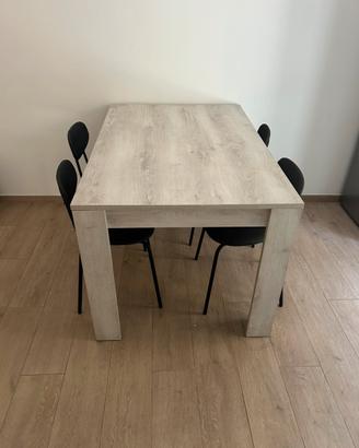 Tavolo e sedie