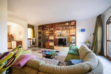 Casa indipendente di 118 m² con 5 locali e box aut