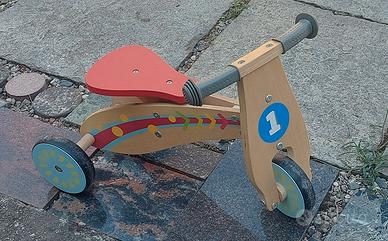 Triciclo in legno