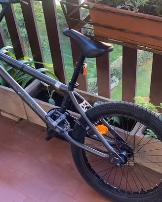 Bici BMX modello B'TWIN Wipe 100