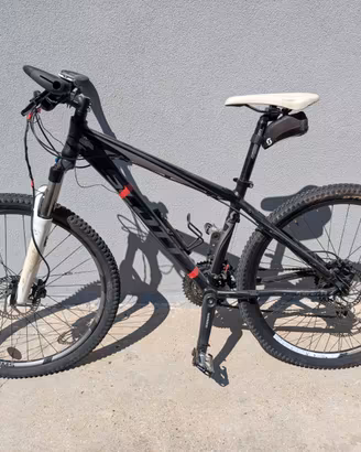 MTB Scott nera