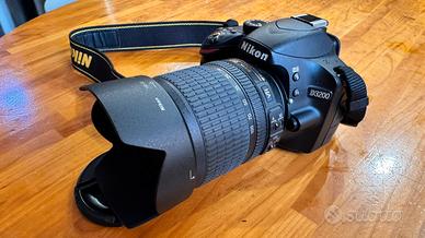 Nikon D3200 + Nikkor 18-105 VR con borsa e carica