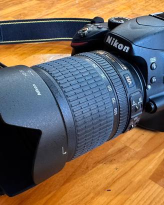 Nikon D3200 + Nikkor 18-105 VR con borsa e carica
