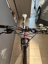 Mountain Donna Montana 26” bianca/viola mai usata