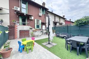 VILLA A SCHIERA A CASARILE