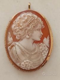 Spilla - ciondolo con cammeo e oro