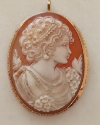 Spilla - ciondolo con cammeo e oro