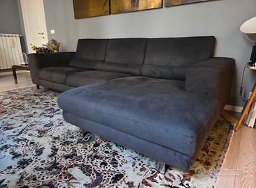 Divano a 3 posti con chaise longue colore grafite