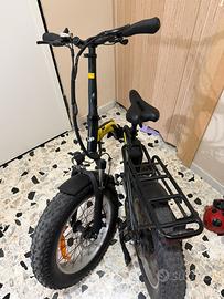 BICI ELETTRICA PIEGHEVOLE PRATICAMENTE NUOVA