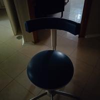 poltrona con rotelle  per studio dentistico 