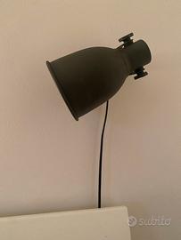 Lampade grigie scuro da muro