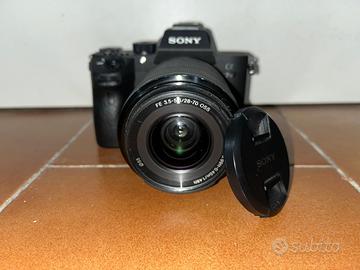 SONY A7 III + obiettivo + faretto luce LED