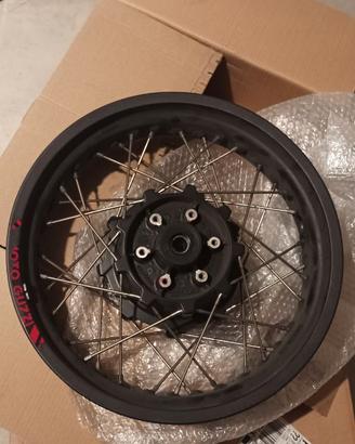 Cerchio posteriore originale Moto Guzzi V85