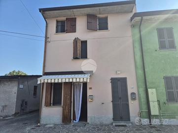 CASA DI CORTE A PIEVE PORTO MORONE