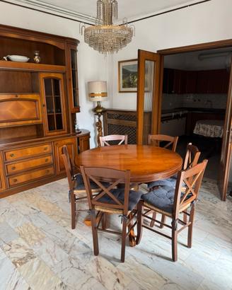 Tavolo in legno allungabile + 6 sedie e cuscini