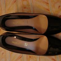 Scarpe nere lucide con tacco a spillo
