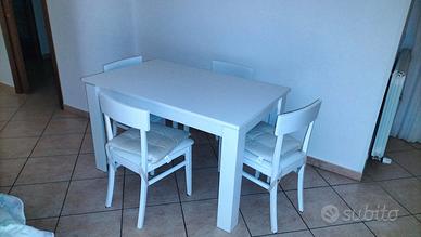 Tavolo e sedie