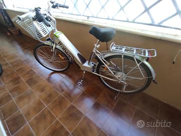 Bicicletta Elettrica Italwin Unisex come nuova.