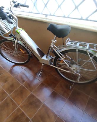 Bicicletta Elettrica Italwin Unisex come nuova.
