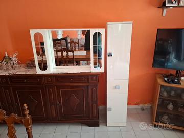 Colonna e specchiera con ante 
