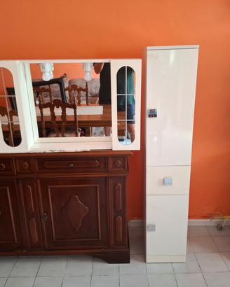 Colonna e specchiera con ante 