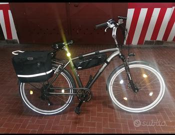 Bicicletta e bike Ekletta MG a pedalata assistita