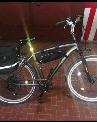 Bicicletta e bike Ekletta MG a pedalata assistita