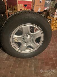 Cerchi con gomme invernali Toyota