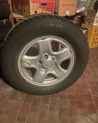 Cerchi con gomme invernali Toyota