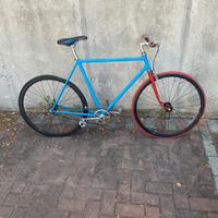 Bici stile scatto fisso