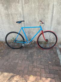 Bici stile scatto fisso
