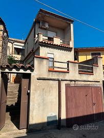 Casa indipendente con cortile e garage