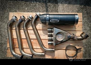 XJ6 SHARK STREET GP IN CARBONIO Scarico completo