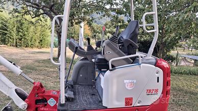 Escavatore Takeuchi TB 216