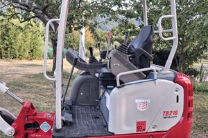 Escavatore Takeuchi TB 216