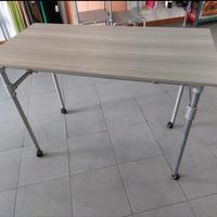 tavolo con rotelle