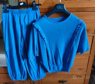 Completo donna con maglia e pantalone azzurri