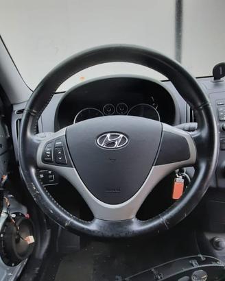 HYUNDAI I30 2010 - VOLANTE