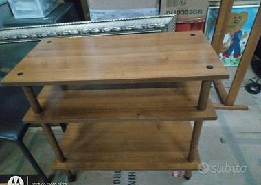 Carrello in legno a tre ripiani 