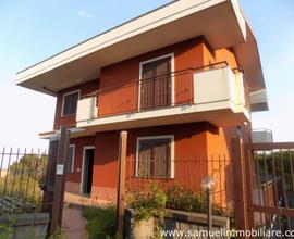Giarre, rifinita villa a schiera di mq 300 (CT)