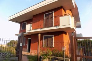 Giarre, rifinita villa a schiera di mq 300 (CT)