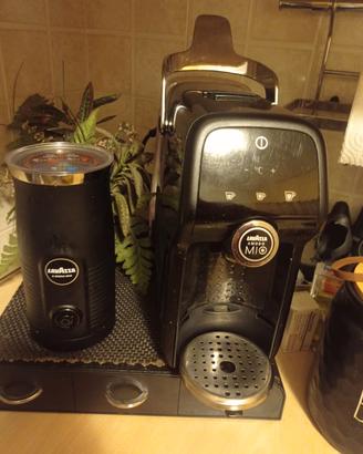 Macchina caffè Lavazza a Modo Mio+cappuccino
