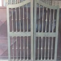 vecchi cancelli in legno