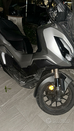 Honda adv 350 lievemente urtato