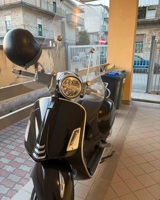 Vespa 300