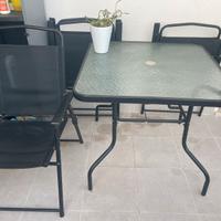 Tavolo da esterno con porta ombrellone