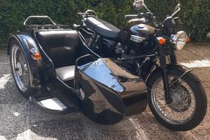 Triumph Bonneville sidecar ev permuta 